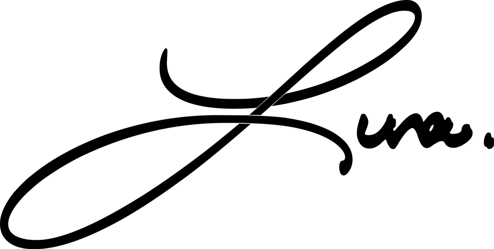 Anna Paulina Luna Signature.
